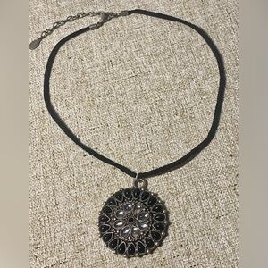 🌺Robert Rose Leather necklace and metal pendant, new🌺 💎#ROBERT